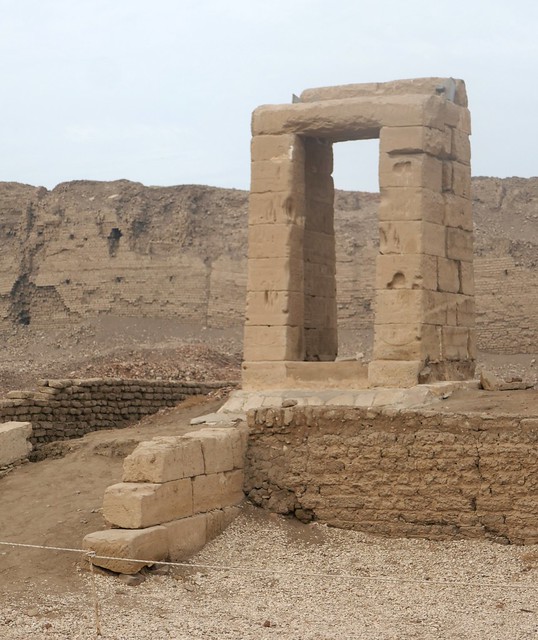 Porte est, temple d'Hathor, Ier siècle après JC, Dendérah, commune et gouvernorat de Qena, Egypte.