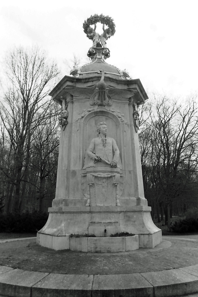 Berlin Tiergarten Wolfgang Amadeus  Mozart Denkmal 22.3.2024