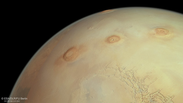 Perspective view of Mars’s Tharsis volcanoes