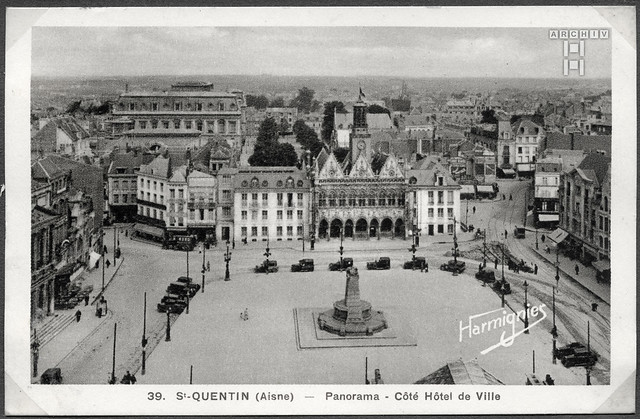 ArchivTappen42(1S)Album(1A)119 Saint-Quentin Aisne, Rathaus, Panorama, Frankreich, 1920er