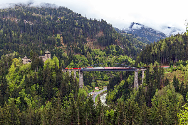 Trisannabrücke en Schloss Wiesberg (Arlbergbahn)