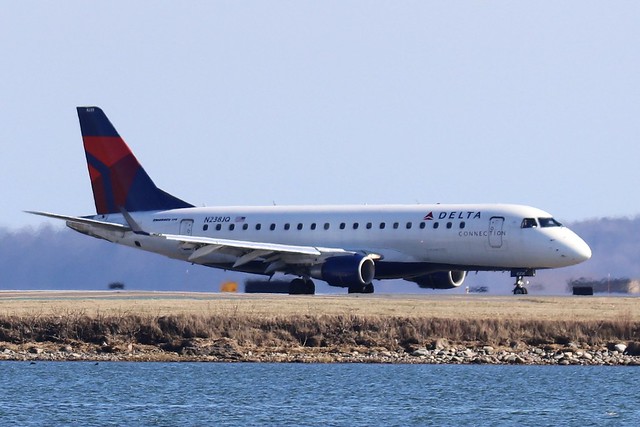 Delta Connection E175 arriving at BOS