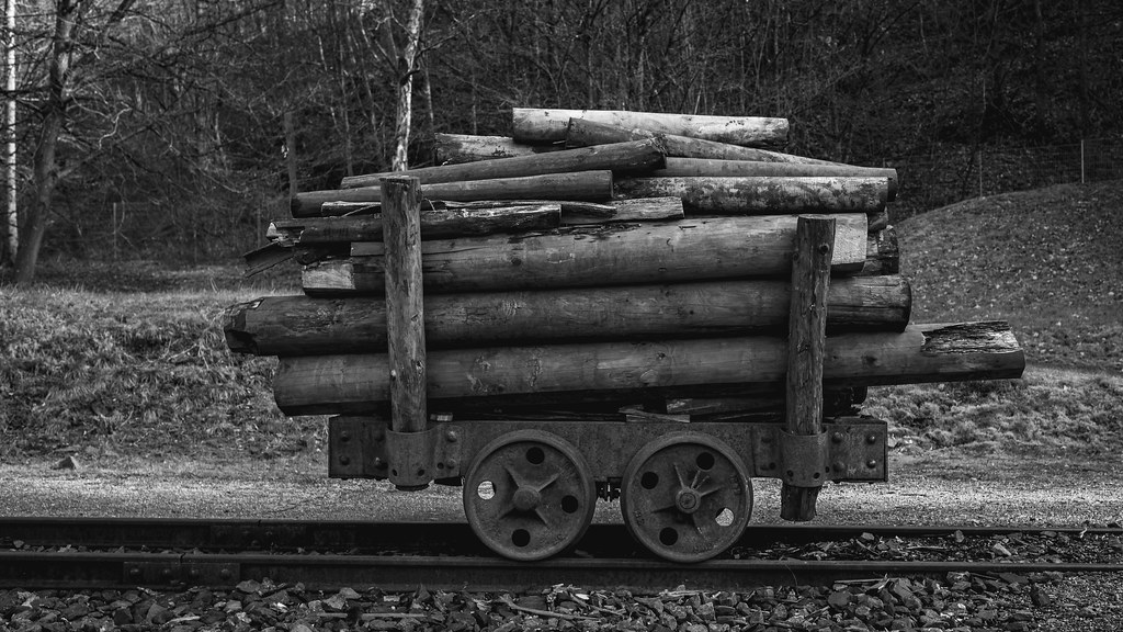 Zeche Nachtigall, Lore mit Holzpfählen/ Nachtigall colliery, wagon with wooden stakes