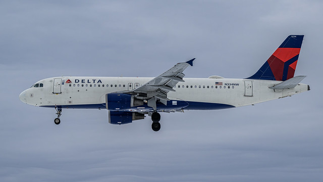 Delta Air Lines Airbus A320-212 N334NW