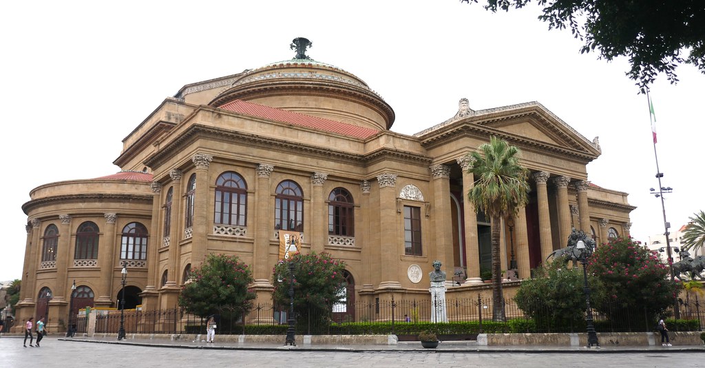 Le Grand Théâtre Victor Emmanuel, 1897, piazza Giuseppe Verdi, Palerme, Sicile, Italie.