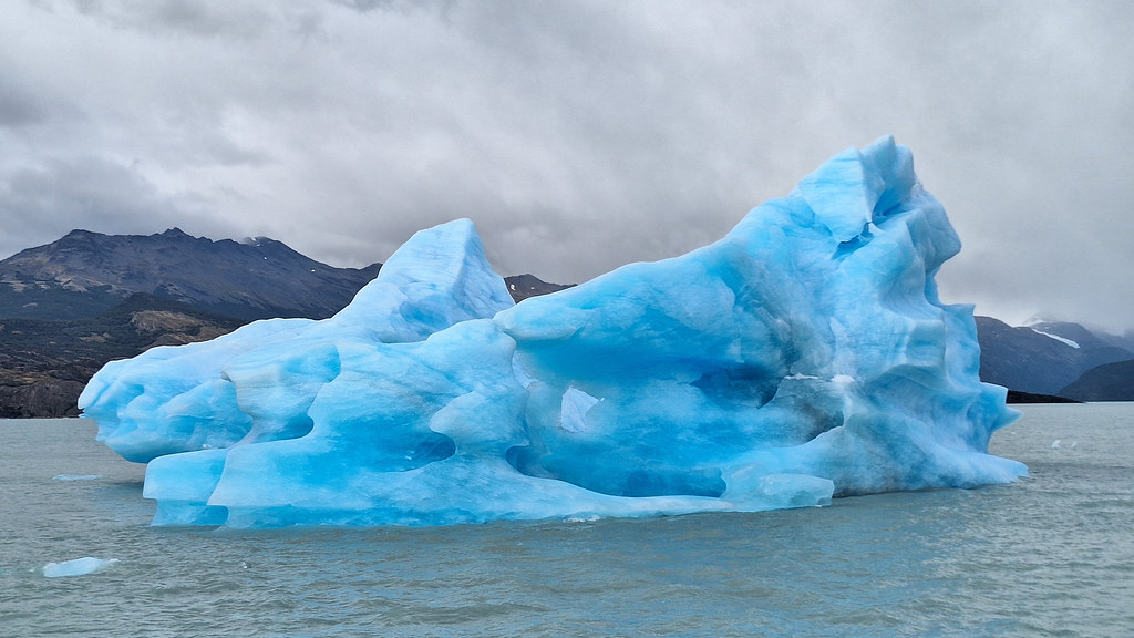Blue iceberg Patagonia (Lago Argentinia)