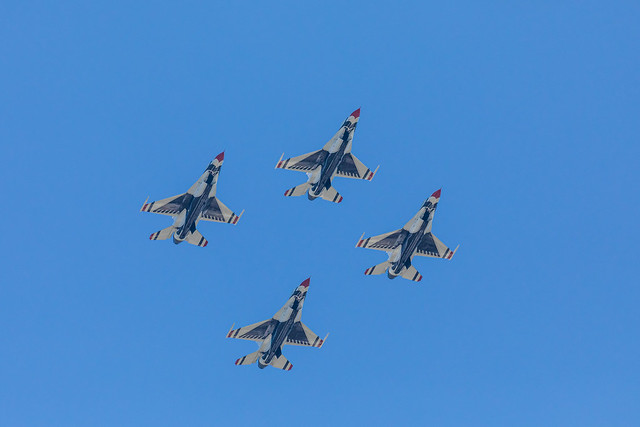 USAF Thunderbirds practicing for Macdill Airfest
