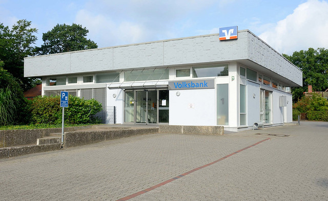 7448 Verwaltungsarchitektur, Bankgebäude mit Flachdach - Fotos von Eschede, Ortsteil der gleichnamigen Gemeinde im Landkreis Celle in Niedersachsen.