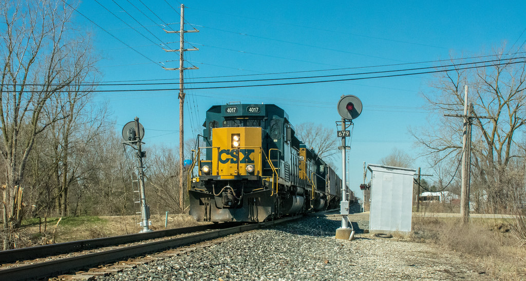 CSX train L305 passing the intermediate searchlights at Webberville, Michigan