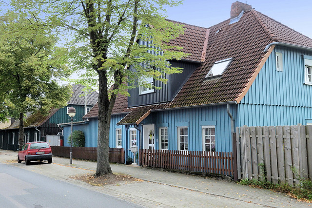 7516 Wohnhäuser mit Holzfassade - Fotos von Eschede, Ortsteil der gleichnamigen Gemeinde im Landkreis Celle in Niedersachsen.