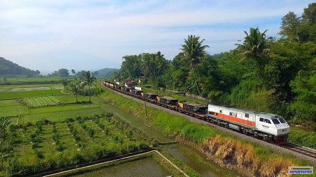 The train carrying ballast stone at Karangsari Area