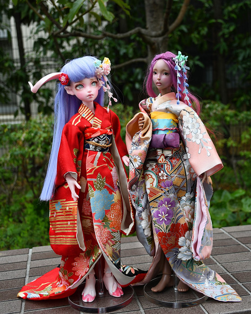 Hozuki and Luna in red and pink kimono