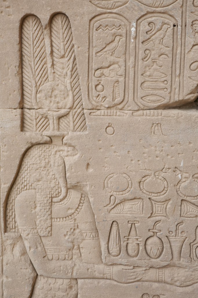 Offrandes aux dieux, paroi sud du temple d'Hathor, Ier siècle après JC, Dendérah, commune et gouvernorat de Qena, Egypte.