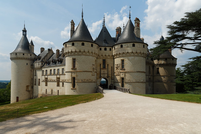 Chaumont-sur-Loire , le château de la Loire à la physionomie médiévale.
