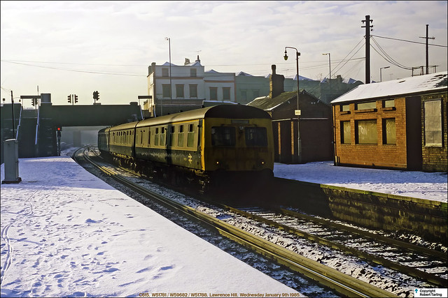 Swindon Cross-Country set C615 works north through a snowy Lawrence Hill, January 9th 1985