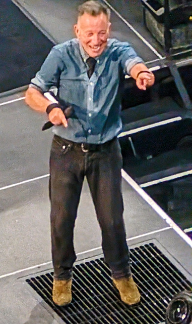 Bruce Pointing to Audience - San Francisco