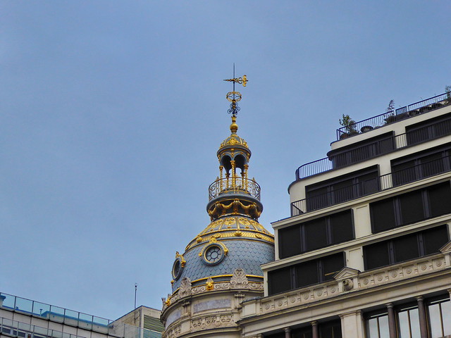346 - Paris Janvier 2024 - les toits dorés du Printemps boulevard Haussmann