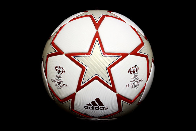 UEFA WOMEN'S CHAMPIONS LEAGUE FINALE MADRID 2010 OFFICIAL ADIDAS MATCH BALL 02