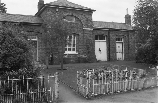 House, Public Toilets, Brockwell Park, Lambeth, 1994, 94-6l-26
