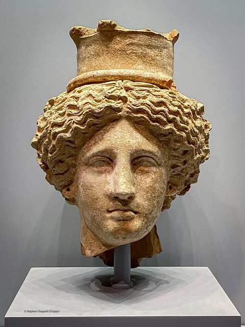 Greek terracotta - head of a goddess