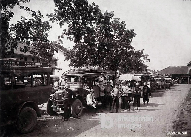 Bến xe chợ Thủ Dầu Một, khoảng 1930