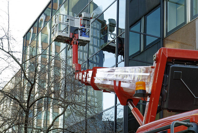 Window cleaner with big equipment!