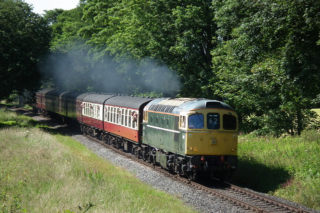 D6586 (33201) at Burrs Park on the East Lancs Railway