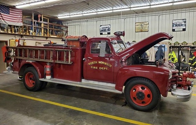 North Norwich, NY Fire Department 1949 Chevrolet 6400 pumper_3