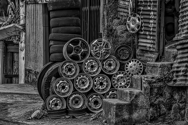 Guatemalan used tire shop
