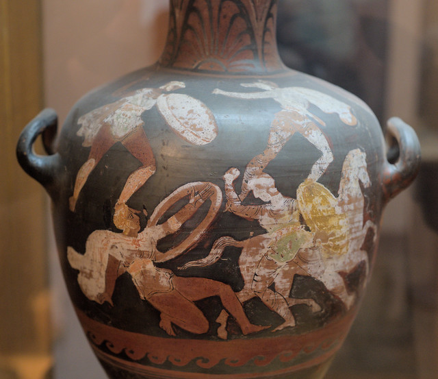 Campanian Red Figure hydria with amazonomachy, 2