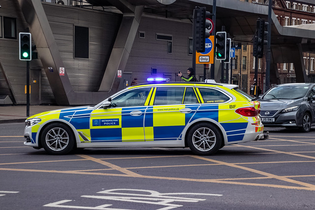 EU68FZT / BF BMW 530i Touring of the Met Police