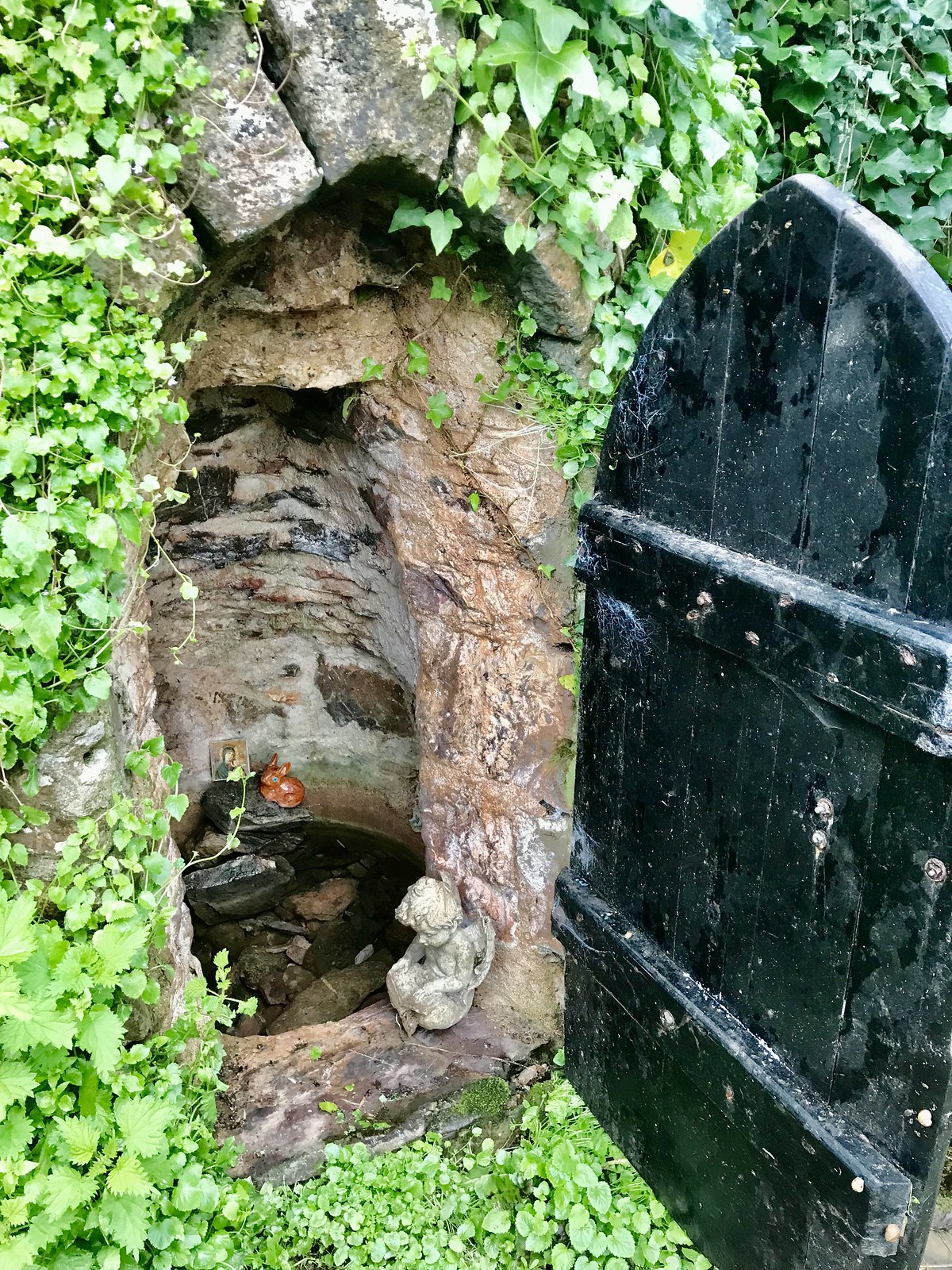 The ancient well, giving the village its name as the place owned by the Abbot, where (water)cress grew by the well - ABBOTSKERSWELL!