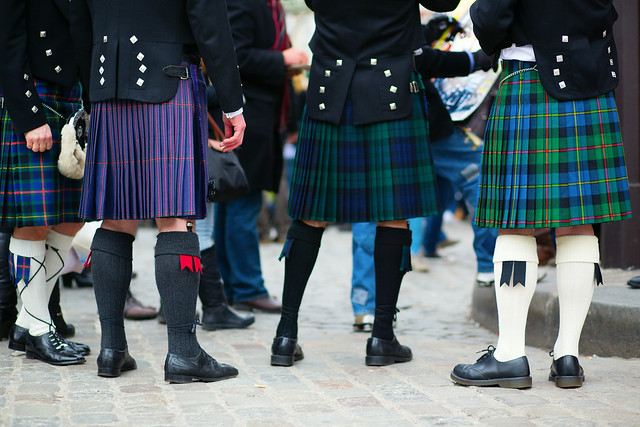 Des hommes portant le kilt écossais, Écosse