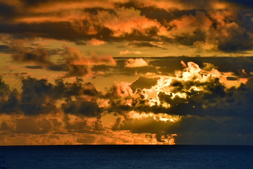 _DSC9945 : aurore @ Diani Beach, Kenya by pascalvu1, kenya eau mer nuages sunrise nikon