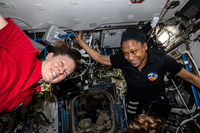 Astronauts Tracy C. Dyson and Jeanette Epps