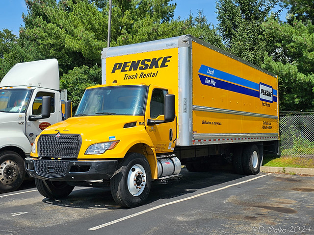 Penske International MV Box Truck