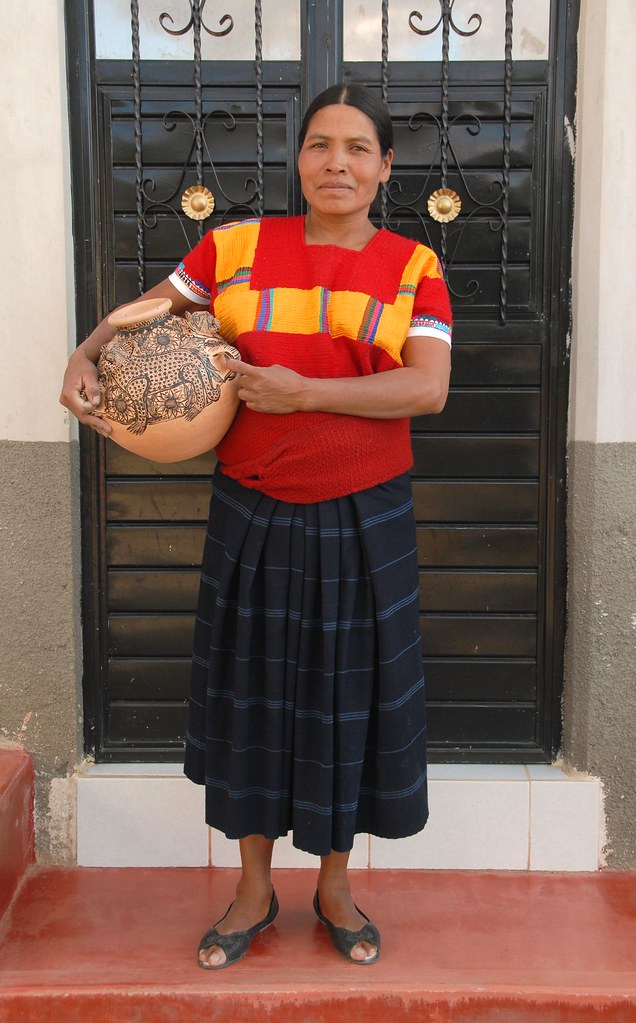 Maya Potter Chiapas Amatenango Mujer Woman Ceramics jaguar