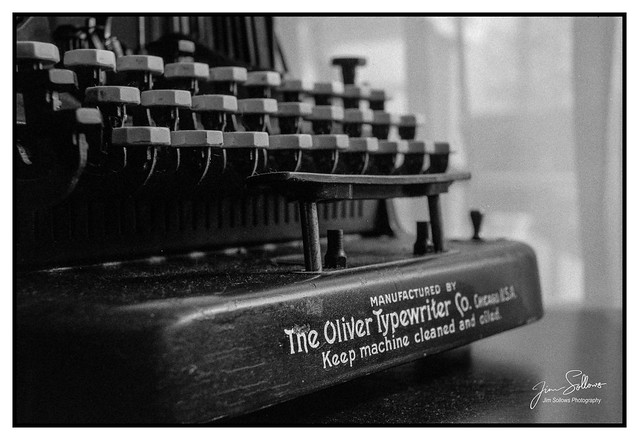 Oliver the Typewriter- His Story in description
