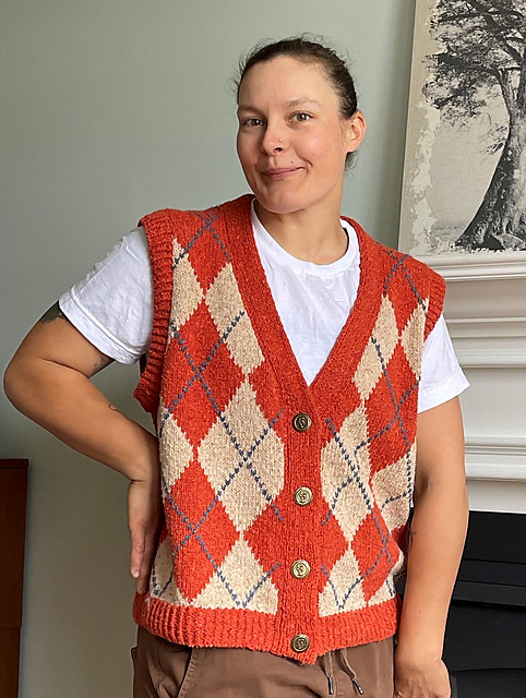 Pot is so great to see Tammy (iw8iknit)’s Argyle Pluviae Vest by Bana Kacanagh on someone!! Yarn is Berroco Remix Light held double.