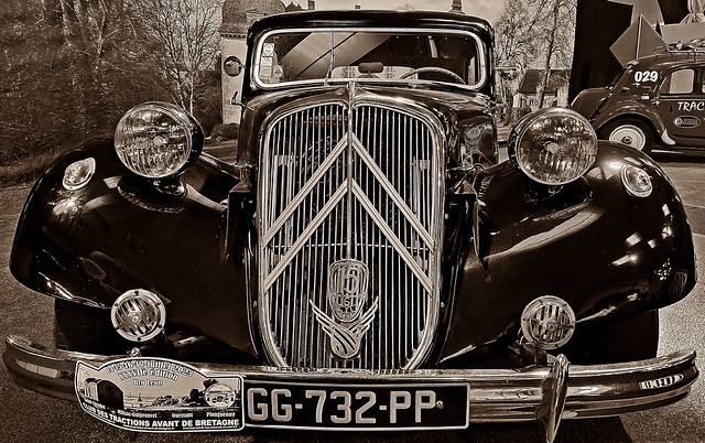 LA TRACTION AVANT   . . .