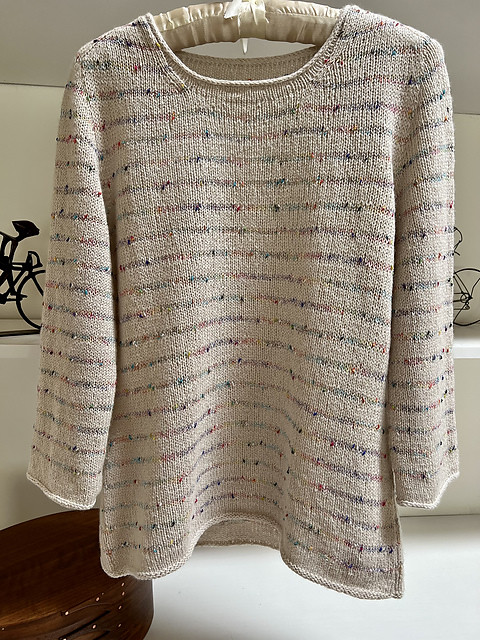 I love Brasilien on Ravelry’s Seaside Tee. She held Rico Make It Tweed with her contrast stripe yarn (Shibui Reed) while Shibui Pebble was her main colour.
