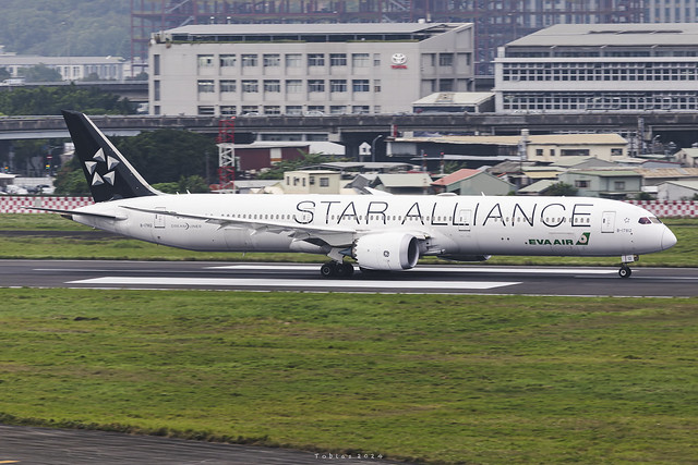 EVA AIR | B-17812 | Boeing 787-10 DreamLiner | Taipei Songshan Airport