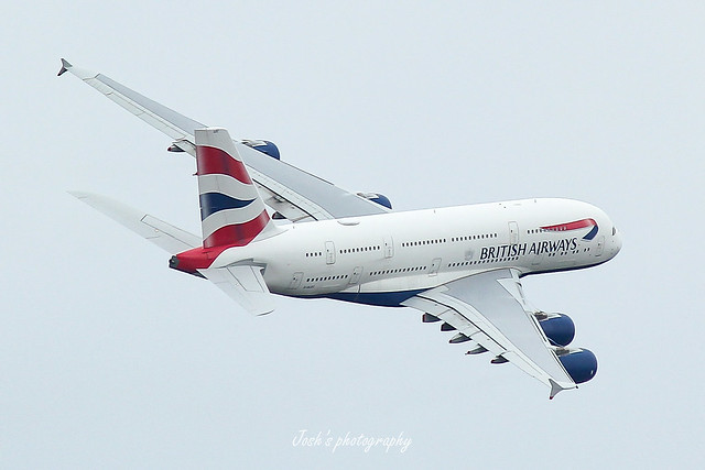 G-XLEC banking upon climb out from LHR