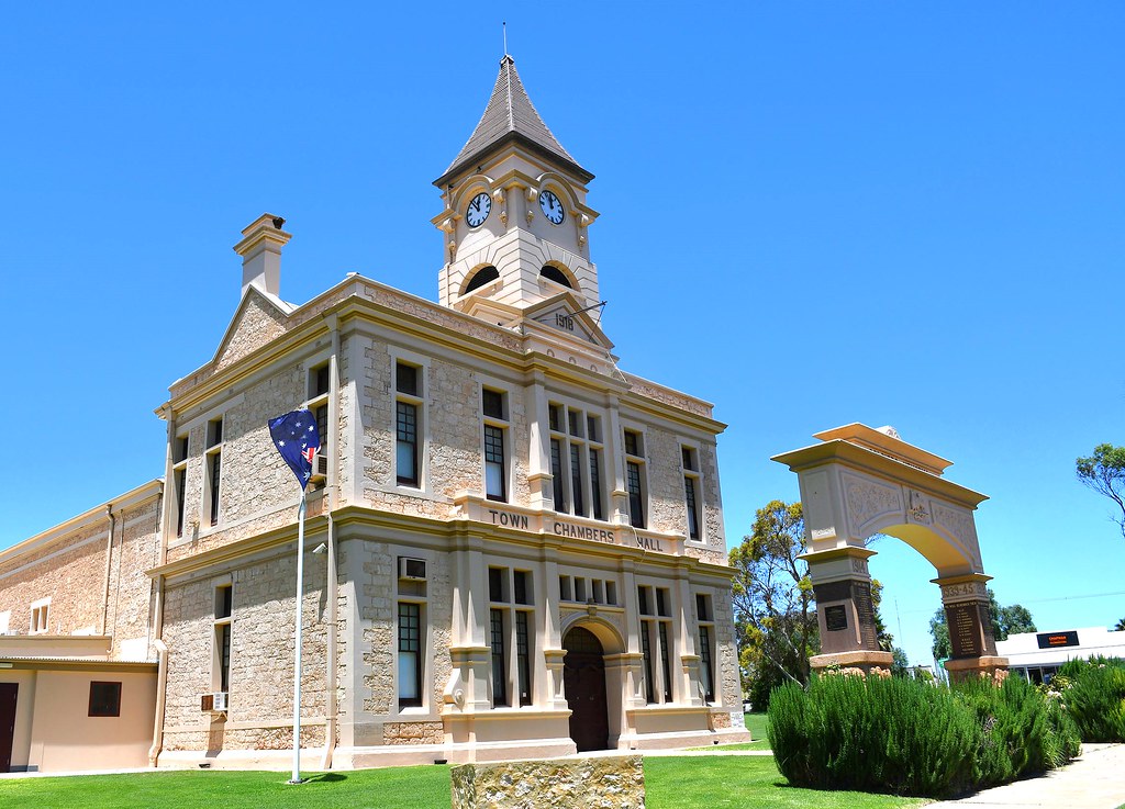 Wallaroo Town Hall originally built 1902, destroyed by fire 1917: rebuilt 1918 and opened 1919. War Memorial at right. Yorke Peninsula South Australia