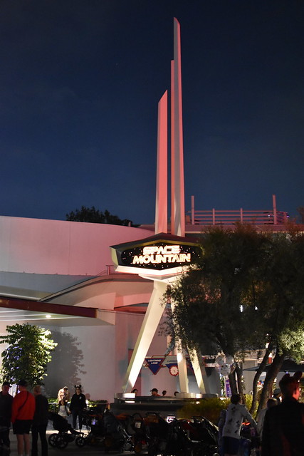 Space Mountain Line Entry