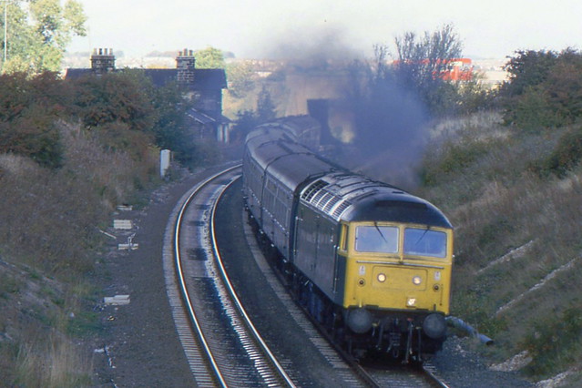 47211 powers through Shincliffe on 14 October 1984 with an additional Edinburgh Waverley - London Kings Cross service.