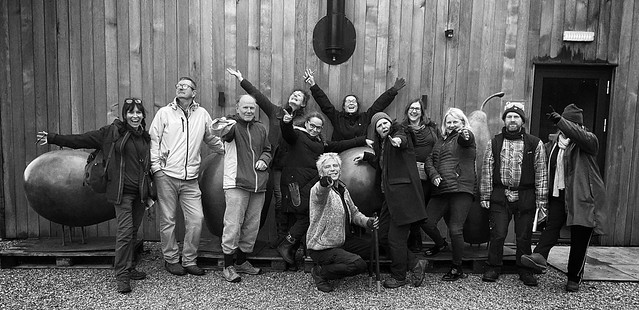 (Brilliant) Rose pruning course cohort, end of class photo!