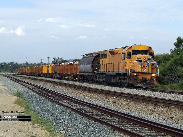 201 FXCD0078 (8) L3116 on 2474 salt train with one WW grain wagon on lead  Forrestfield south 29 January 2007