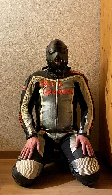 Lorentleather in Leather Biker Gear and Leathermask 😏