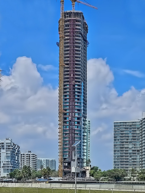 UNA Residences, 175 SE 25th Road, City of Miami, Miami-Dade County, Florida, USA / Built: 2025 / Architect: Adrian Smith + Gordon Gill / Floors: 47 / Height: 579 Ft. / Units: 135 / Developer: OKO Group and Cain International